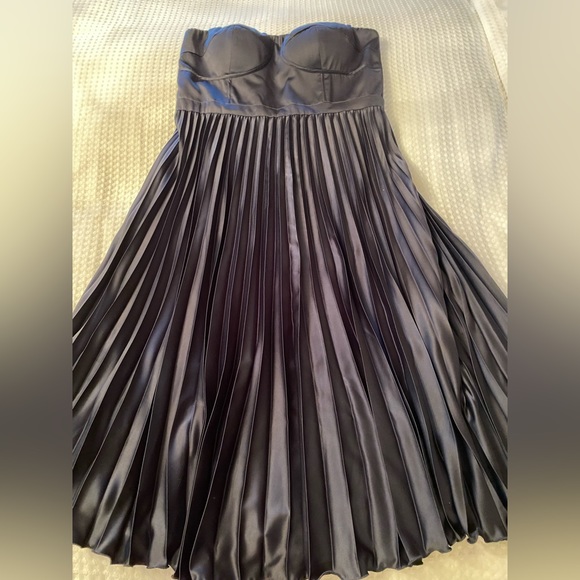 Elegant Navy Formal Dress - Picture 1 of 2